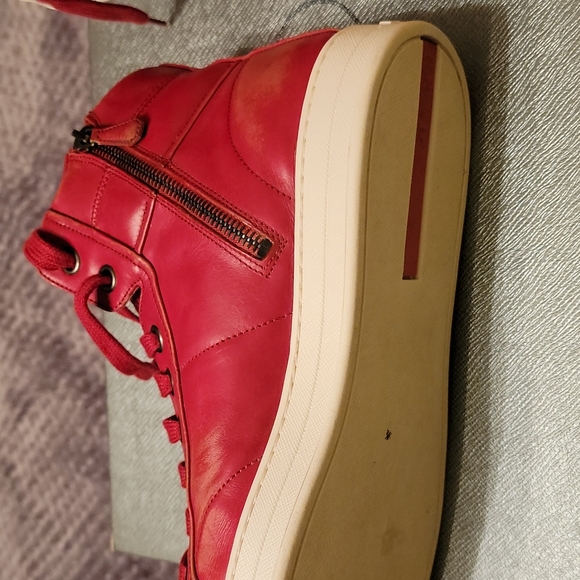 PRADA RED SNEAKER BOOT W/ GREY DRAW STRING BAG (USED) - Picture 3 of 7